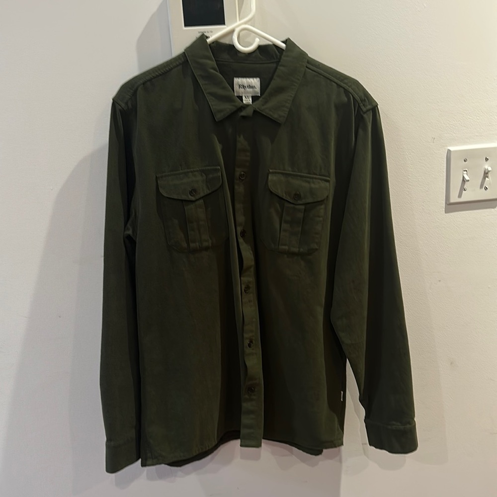 Rhythm. Casual Button Down in Forest Green